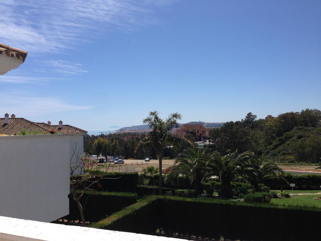 شقة Bahia De Casares إِستيبونا الغرفة الصورة